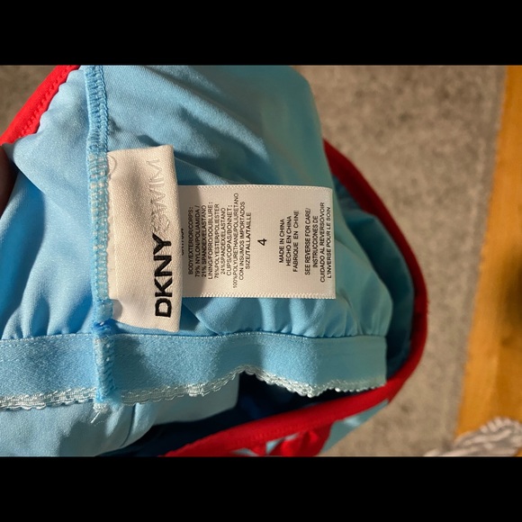 DKNY Bandeau One-Piece Swimsuit Maillot Red Blue Size 4 - Picture 4 of 4